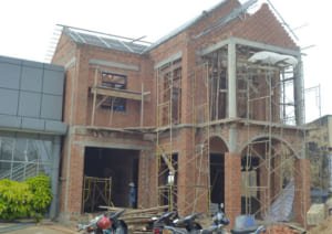 Có được mượn tuổi làm nhà hay không